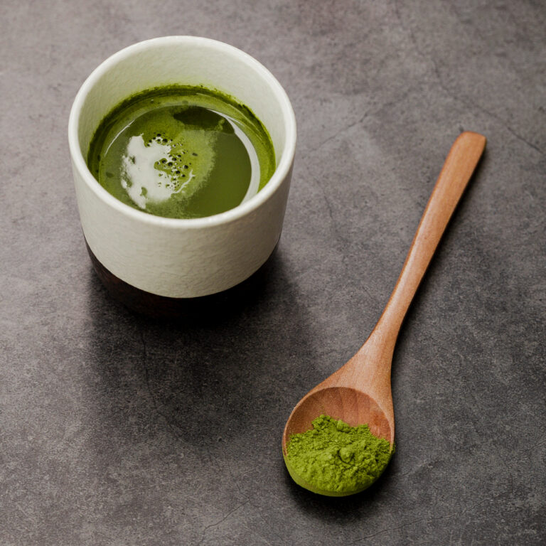 close-up-matcha-tea-cup-with-wooden-spoon